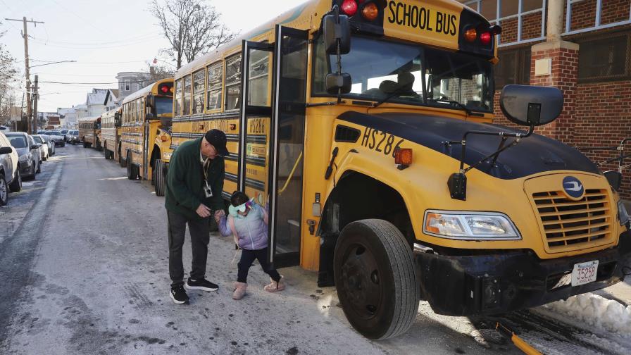 Política migratoria de Trump hace que familias evalúen el riesgo de enviar a sus hijos a la escuela