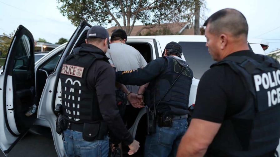 Más de 300 migrantes detenidos en el primer día de redadas bajo el mandato de Trump