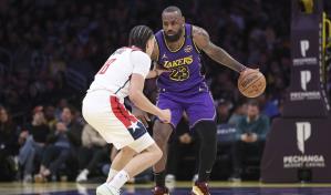 LeBron James se une a Karl Malone como los únicos con triple-doble sobre los 40 años LeBron James se une a Karl Malone como los únicos con triple-doble sobre los 40 años
