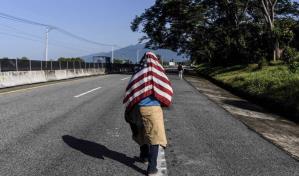 Migrantes se debaten entre volver a sus países o quedarse en México tras medidas de Trump