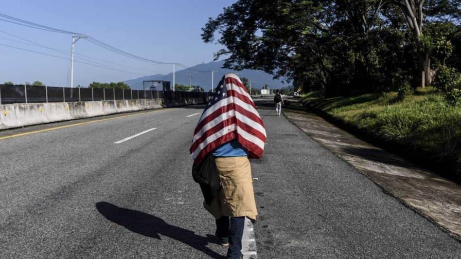 Migrantes se debaten entre volver a sus países o quedarse en México tras medidas de Trump