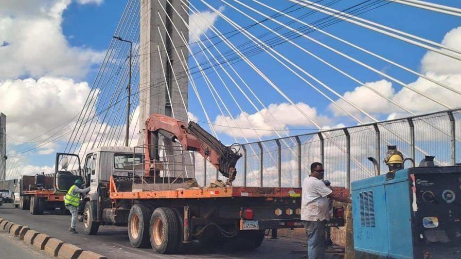 ¡Taponazo! Trabajos de reparación dificultan el tránsito sobre el puente de la 17