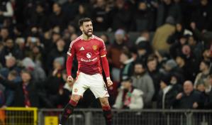 Gol postrero de Fernandes mantiene al United en camino a octavos de final en Liga Europa