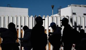 Hay que pagar facturas: deportaciones no paralizan a migrantes indocumentados en EE.UU.