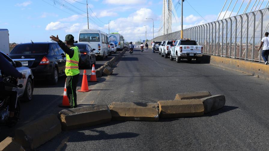 Obras Públicas termina trabajos que ocasionaron este jueves gran tapón sobre el puente de la 17