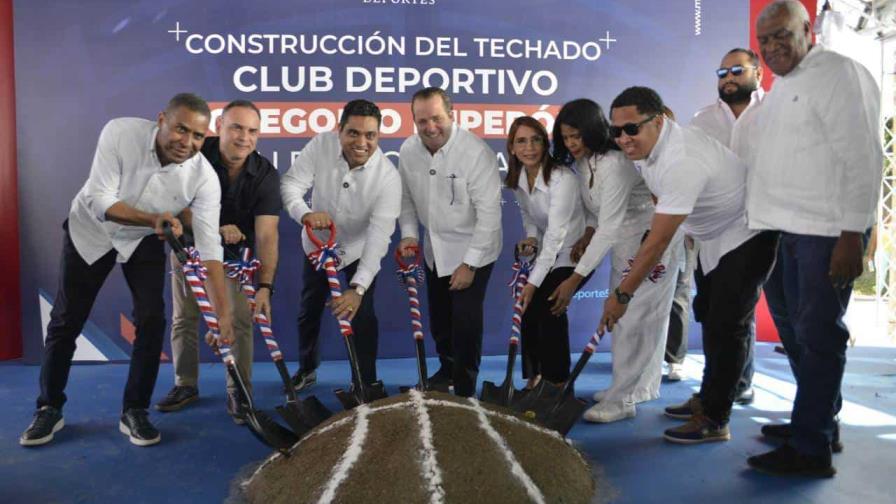 Los ministros Kelvin Cruz y Paliza dan inicio a construcción de techados en Puerto Plata