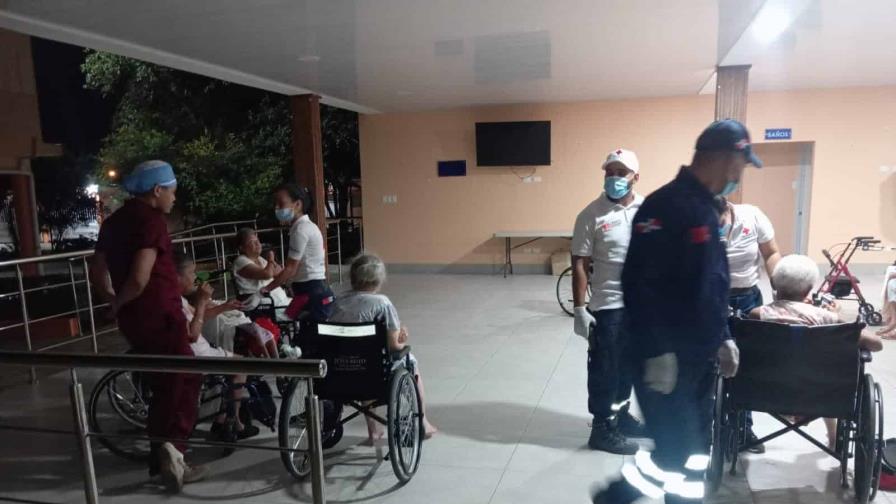 Evacuan a más de 20 adultos mayores por conato de incendio en asilo de Moca