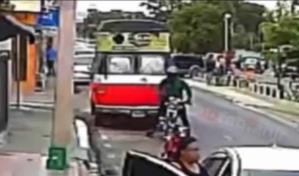 Momento en el que un encapuchado asesina a un hombre en Santiago