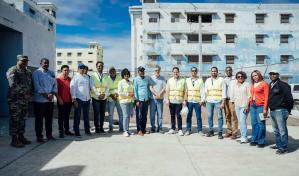 Ministro Bonilla supervisa avances en construcción de centros penitenciarios en San Juan y Barahona