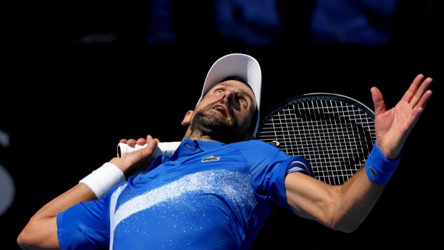 Lesionado, Djokovic abandona semifinal del Abierto de Australia contra Zverev