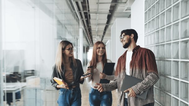 5 preguntas que debes hacerte cada mañana para ir más feliz al trabajo (según Harvard)