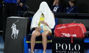 Sabalenka lanza su raqueta tras perder ante Madison Keys la final del Abierto de Australia