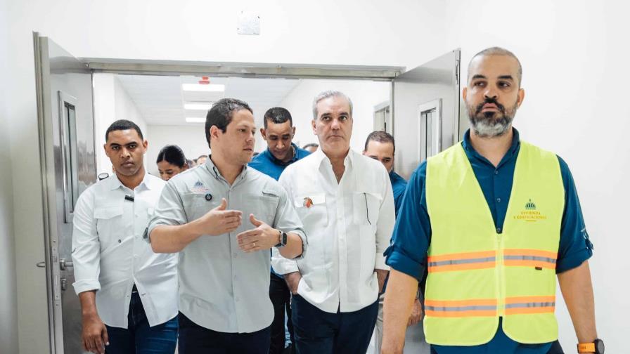 Abinader y Carlos Bonilla supervisan avances en la construcción del Hospital San Vicente de Paúl