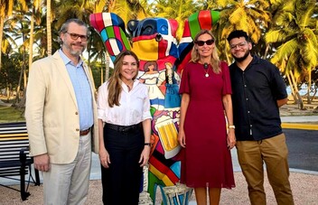 Embajada de Alemania y Alcaldía del Distrito Nacional colocan un Buddy Bear en el Malecón