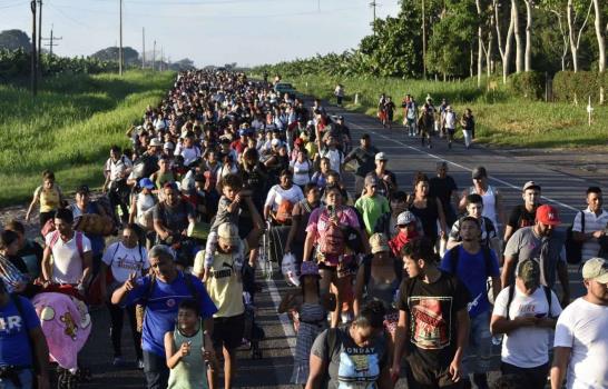 Haitianos encabezan caravana migrante en M&eacute;xico en busca de nuevas oportunidades