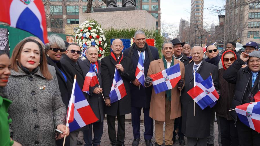 Consulado General de RD en Nueva York entrega ofrenda floral al prócer Juan Pablo Duarte