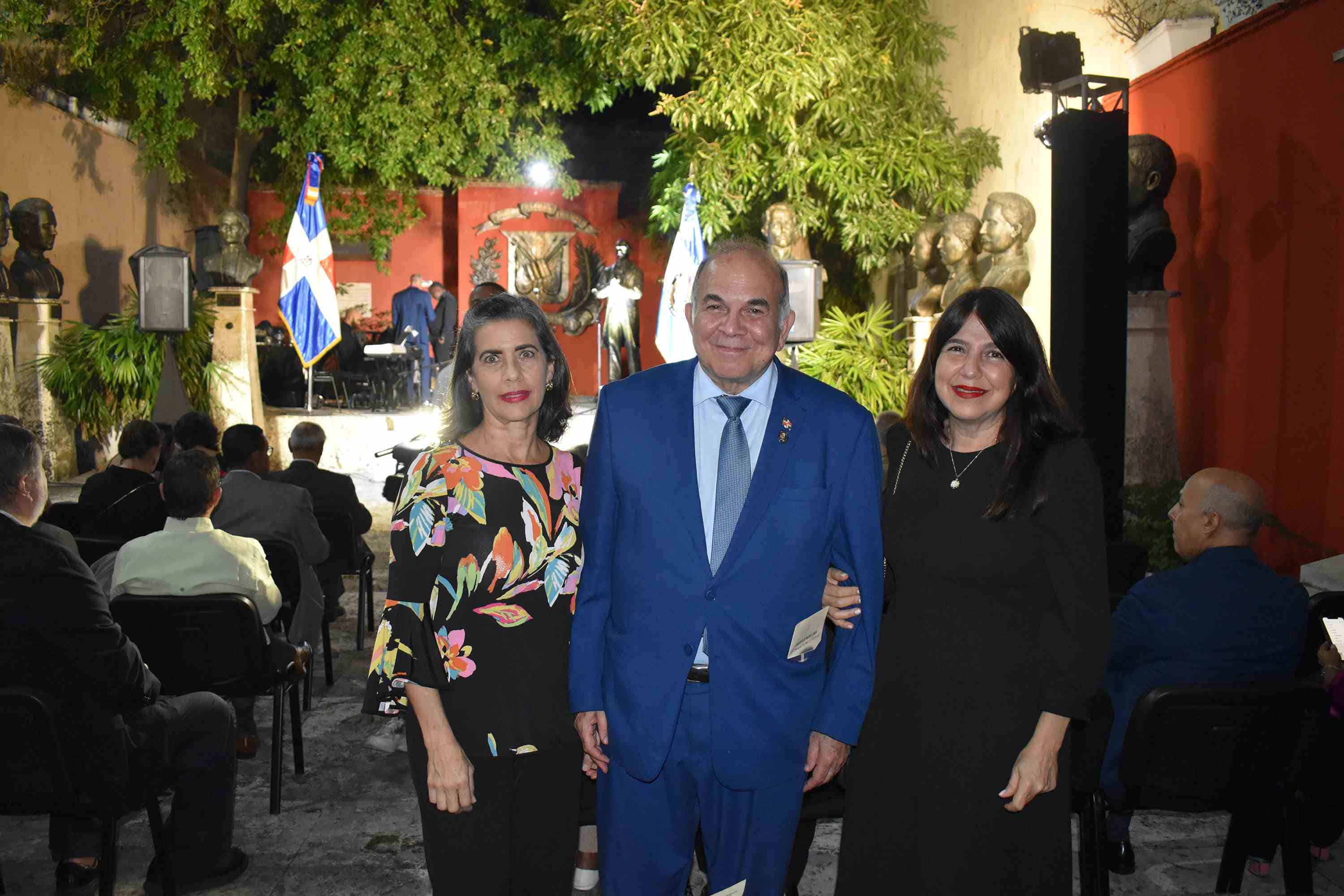 Daphne Arbaje, Pelegrín Castillo y Sogela María Castillo. 