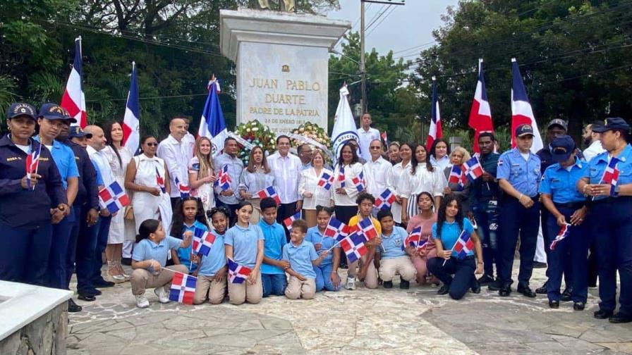 Rinden homenaje a Juan Pablo Duarte en Santiago por el 212 aniversario de su natalicio