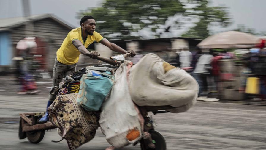 Rebeldes rodean ciudad en el este del Congo; capturan el aeropuerto Rebeldes rodean ciudad en el este del Congo; capturan el aeropuerto