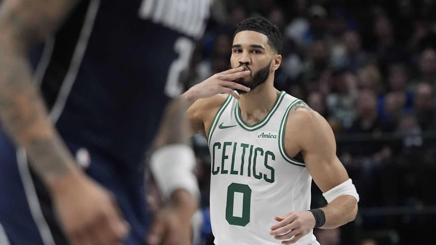 Tatum y White lideran a Celtics en victoria contra Mavericks