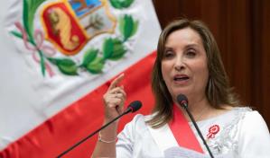 Presidenta de Perú niega que abandonara su cargo por cirugía de nariz