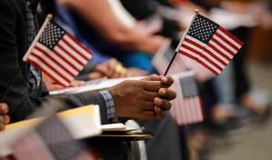 El reto de quitar la ciudadanía de EE.UU. a bebés de migrantes, incluidos aquellos con visa