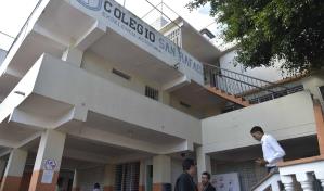 Estudiantes de un liceo en Santiago tienen 15 días sin recibir docencia por falta de energía y agua Estudiantes de un liceo en Santiago tienen 15 días sin recibir docencia por falta de energía y agua