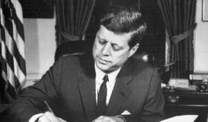 EE.UU. desclasifica archivos inéditos sobre el asesinato de Kennedy por orden de Trump