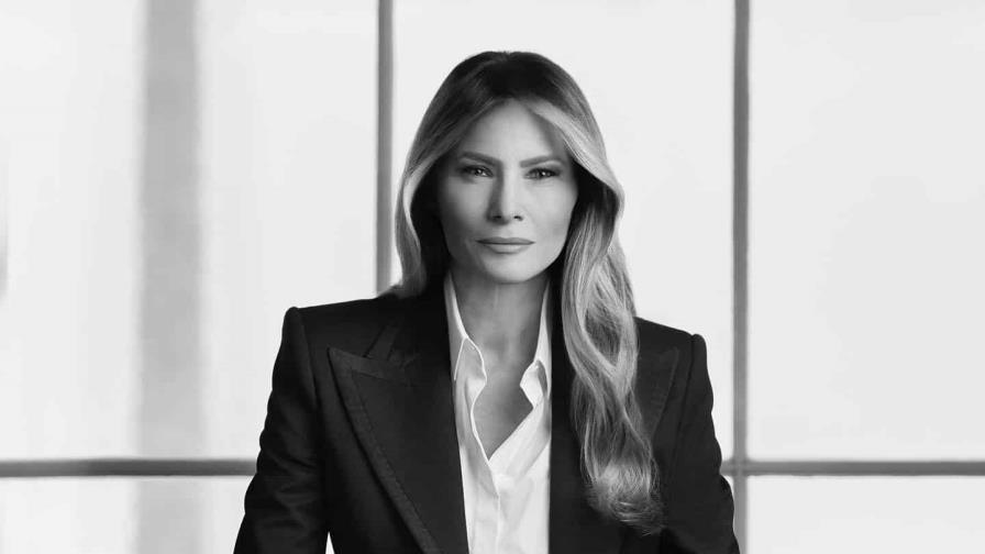 Melania Trump presenta su retrato oficial, obra de la fotógrafa belga Regine Mahaux