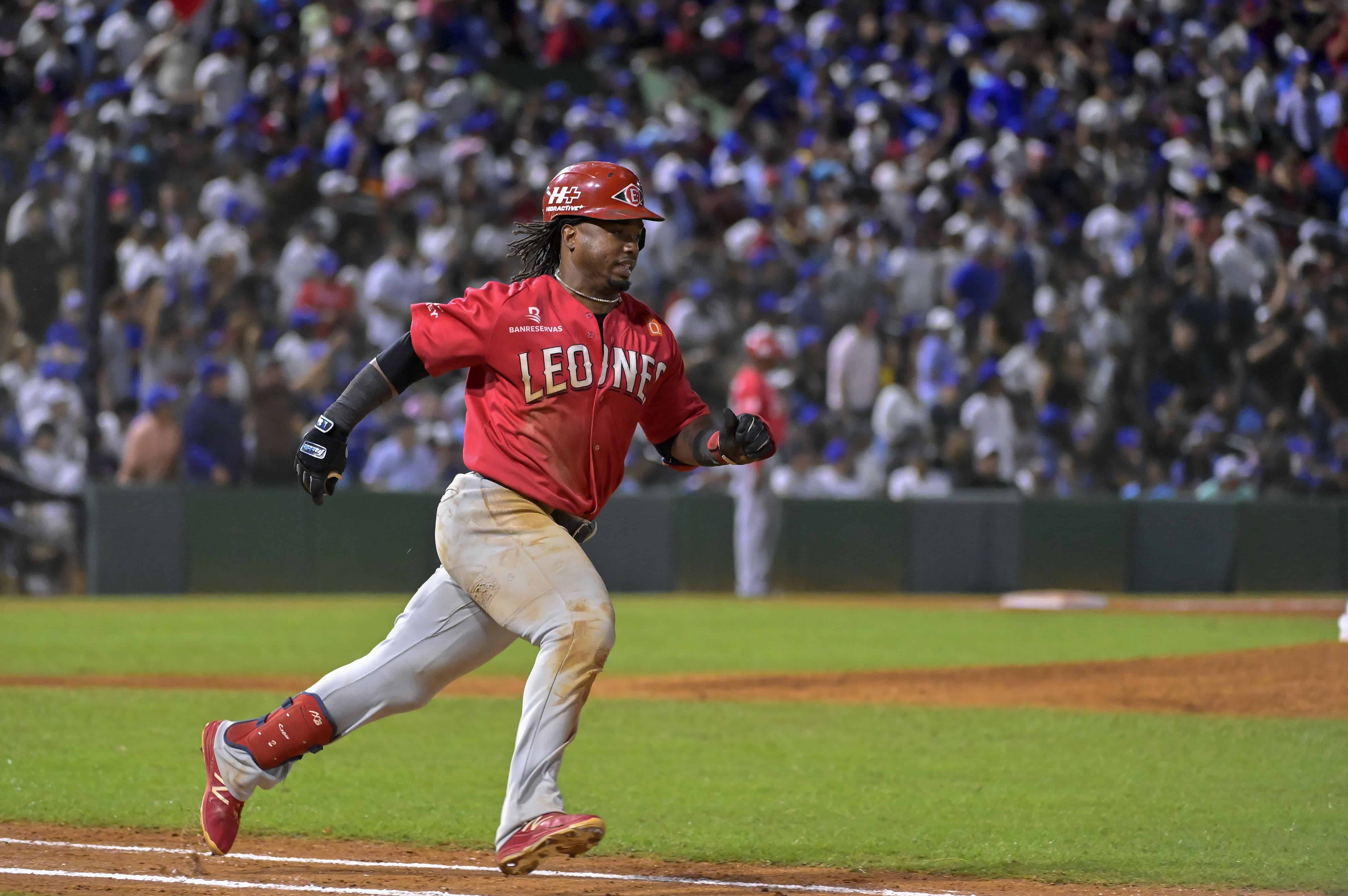 El torpedero Jean Segura era una de las piezas más importantes en toda la temporada con los Leones del Escogido, y este último juego de la final tuvo un rol muy importante para el triunfo de la novena Escarlata