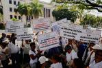 Maestros pensionados protestan por reincorporación a seguro de sobrevivencia