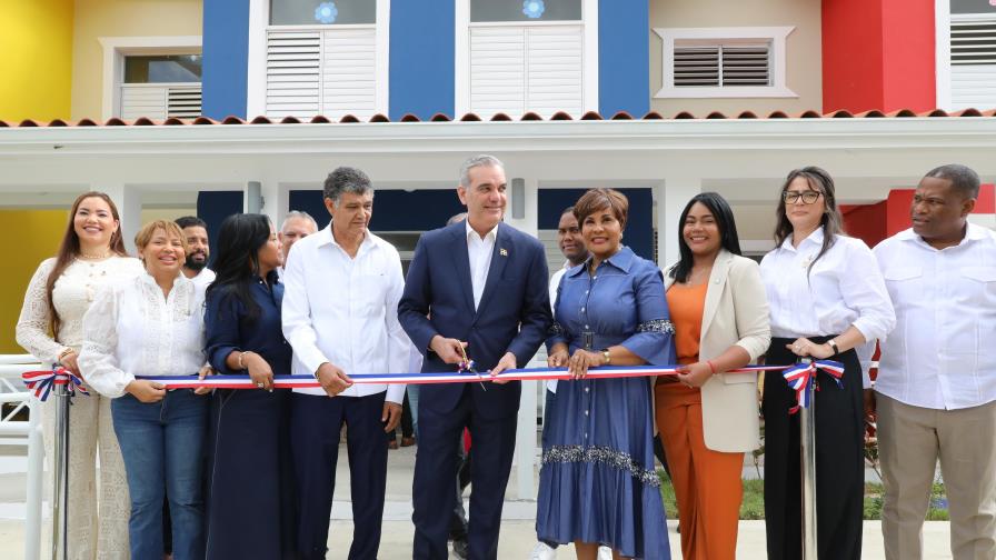 El Gobierno entrega un liceo y una estancia infantil en Pantoja y Santo Domingo Oeste