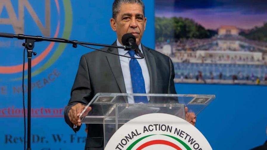 Adriano Espaillat profundamente preocupado por decisión de Trump de pausar ayudas federales