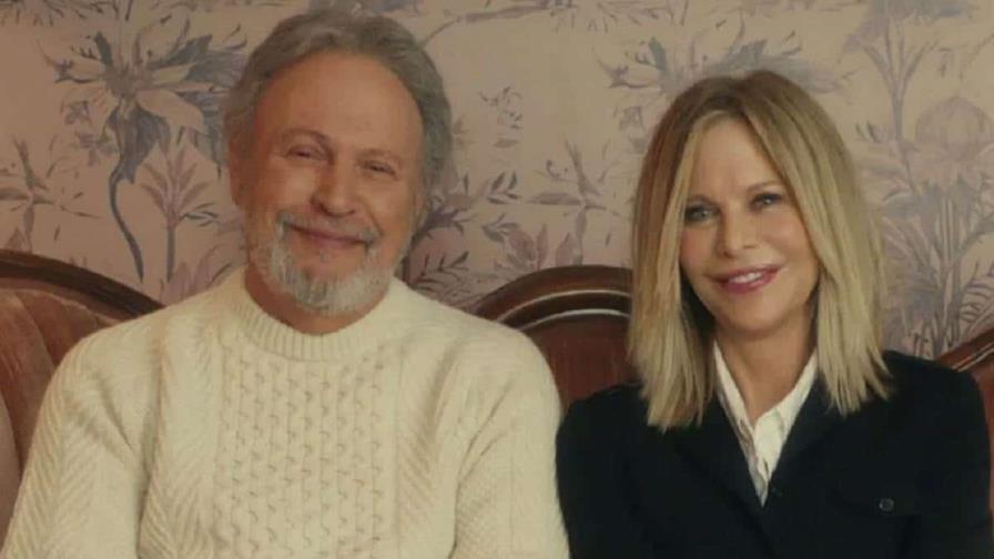 Billy Crystal y Meg Ryan recrean la icónica escena de una película para un anuncio del Superbowl