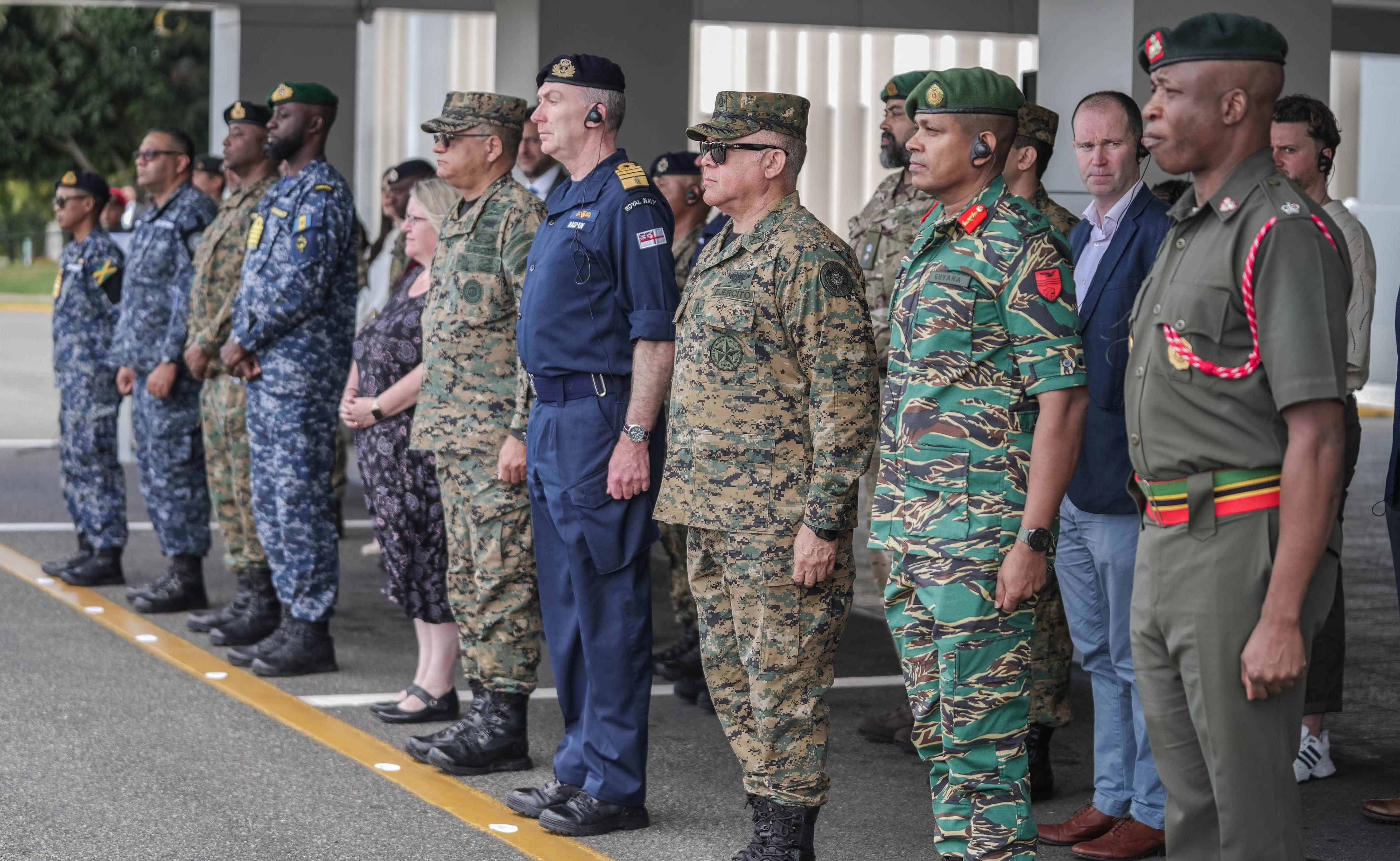 Jefes de Defensa del Caribe durante demostración en el C5i.