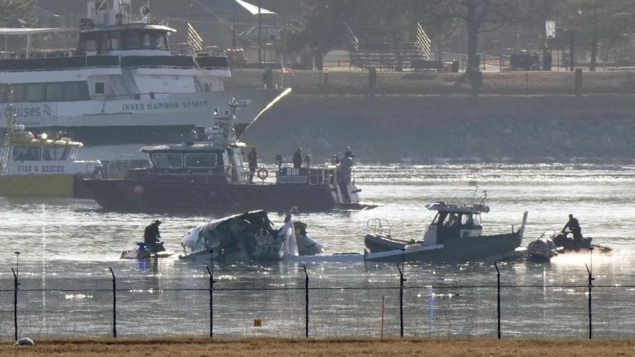 Lo que hay que saber sobre choque mortal entre avión de pasajeros y helicóptero del Ejército en EEUU