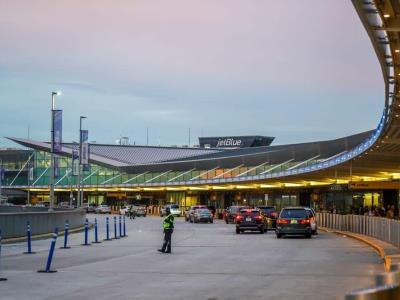 NY, LA y Chicago, entre los aeropuertos con reducción de vuelos