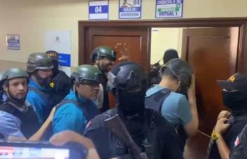 Noveno implicado en decomiso de 9.8 toneladas de cocaína se entrega a las autoridades