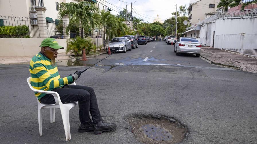 Peligroso hoyo en la avenida Buenaventura Freites pone en riesgo a conductores