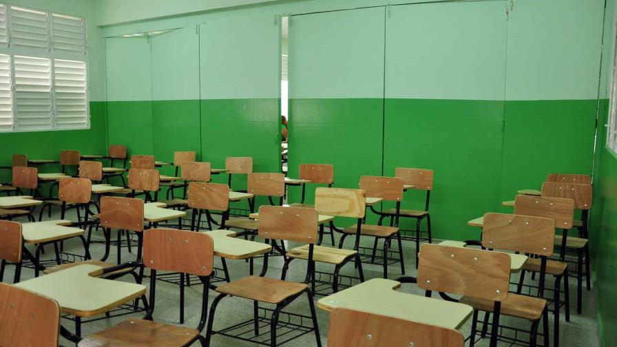 Suspenden la docencia de manera parcial en una escuela de Santiago por falta de profesores