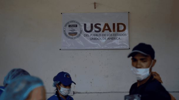 Trump pone en jaque programas que salvan vidas en el mundo al congelar la ayuda exterior