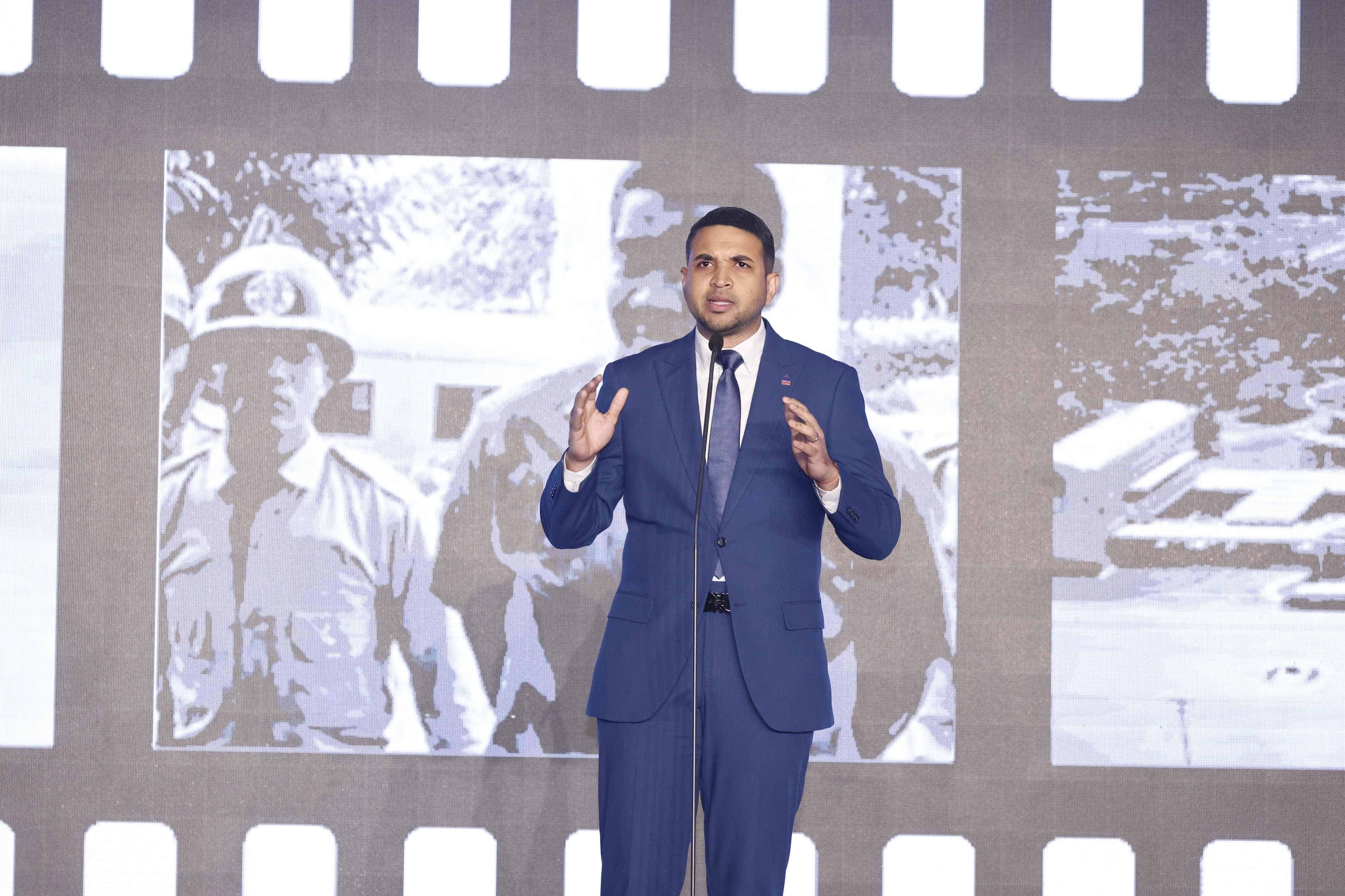 El ministro de la Juventud, Carlos Valdez.