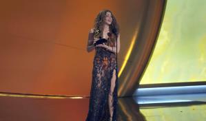 Shakira dedica a la comunidad inmigrante en EE.UU. su Grammy a mejor álbum de pop latino