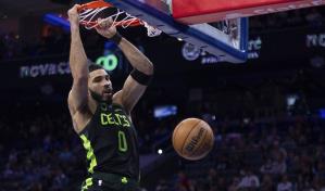 Los Celtics remontan desventaja de 26 puntos y vencen 118-110 a los 76ers