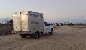 Una bebé de ocho meses gatea por una vía tras asesinato de su madre en Ecuador