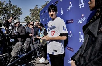 Ohtani podría volver a lanzar en mayo con los campeones Dodgers de Los Angeles