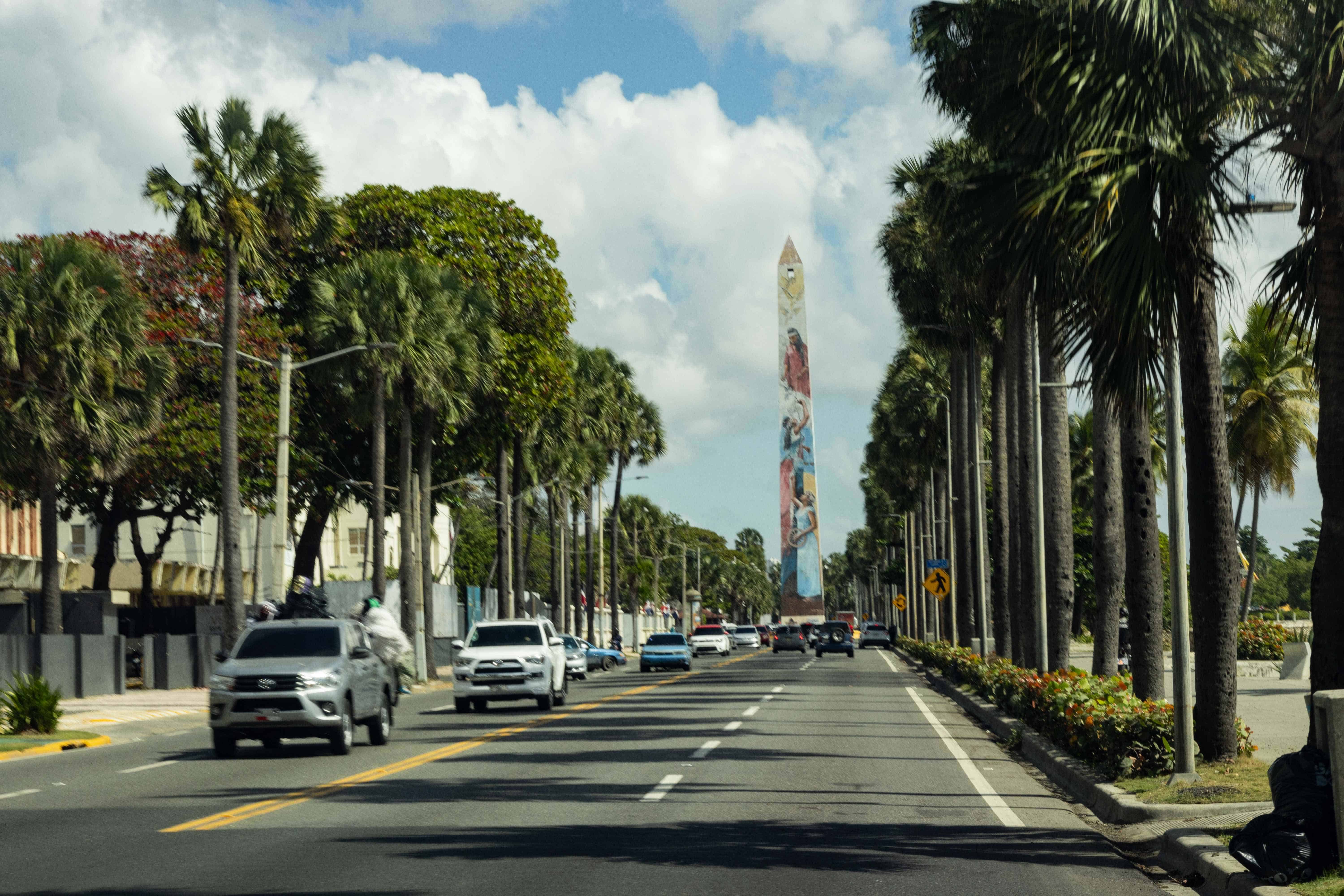 Avenida George Washington despejada sin camiones al medio dóa.