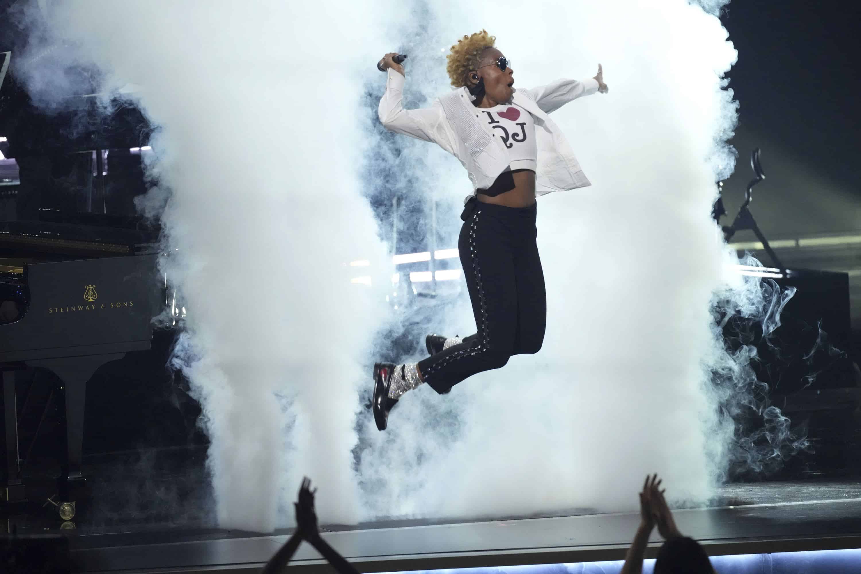 Janelle Monae interpreta Dont Stop til You Get Enough como un homenaje a Quincy Jones durante la 67a edición anual de los Premios Grammy el domingo 2 de febrero de 2025, en Los Ángeles.