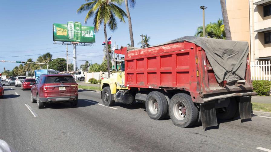 Digesett aplica ordenanza que prohíbe tránsito de camioneros por el malecón