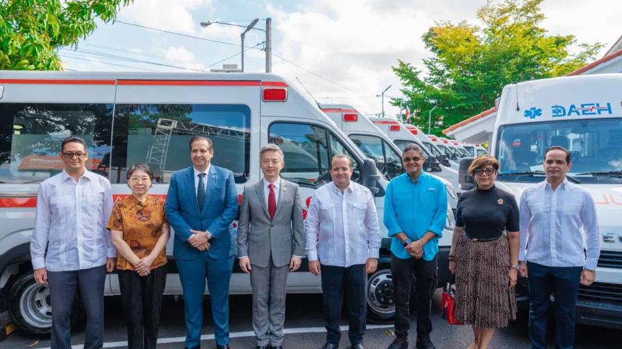 Personal de la DAEH recibirá un mes de entrenamiento para usar ambulancias donadas por China